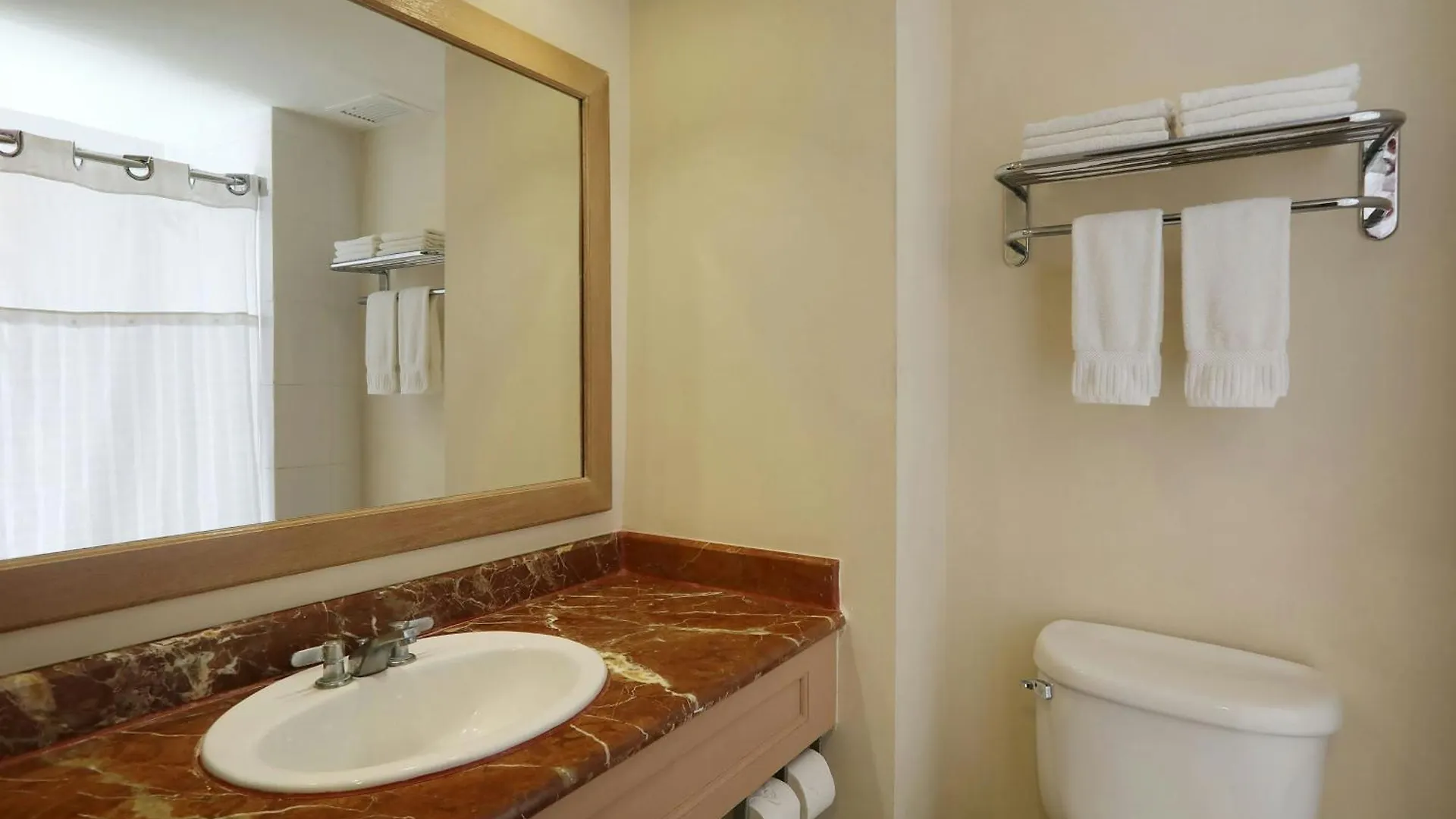 Four Points By Sheraton Santo Domingo 4*,  Dominicaanse Republiek